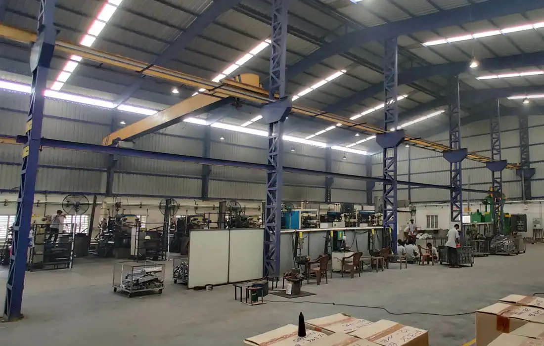 Manufacturing unit with metal framework and industrial equipment