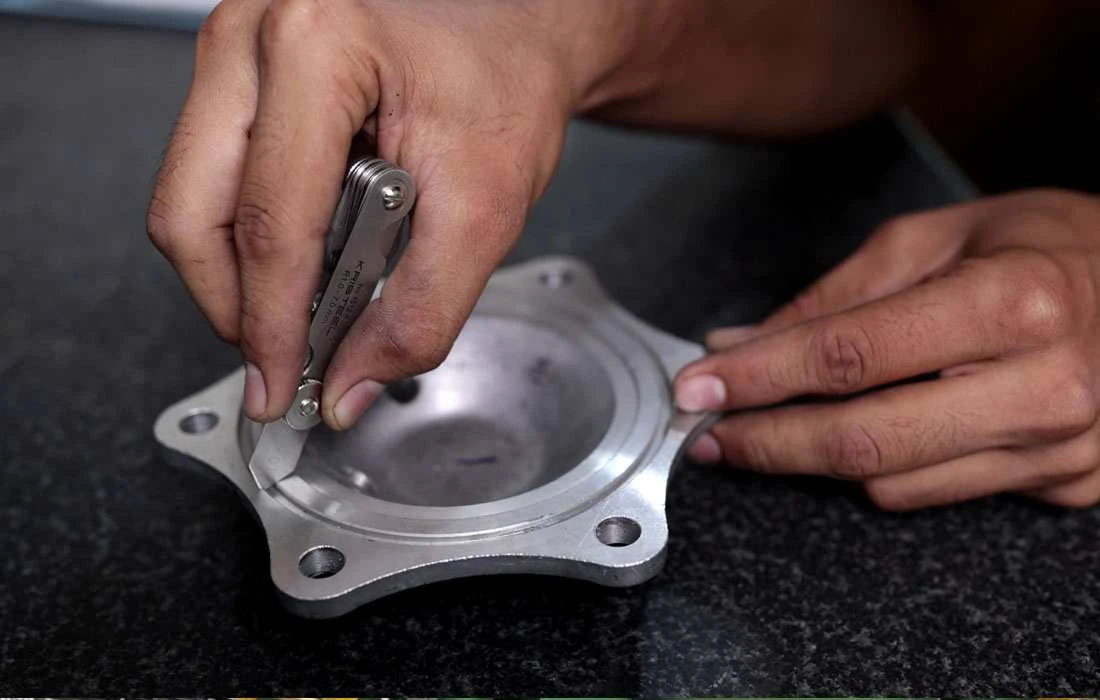 Internal bore diameter inspection of machined component